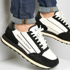 Bon marché 👏 Baskets XUX083 XV263 Off White Black de Armani Exchange ⭐