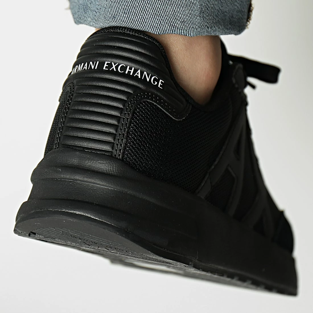 De gros ⭐ Baskets XUX071-XV527 Black de Armani Exchange ⭐ – Image 4