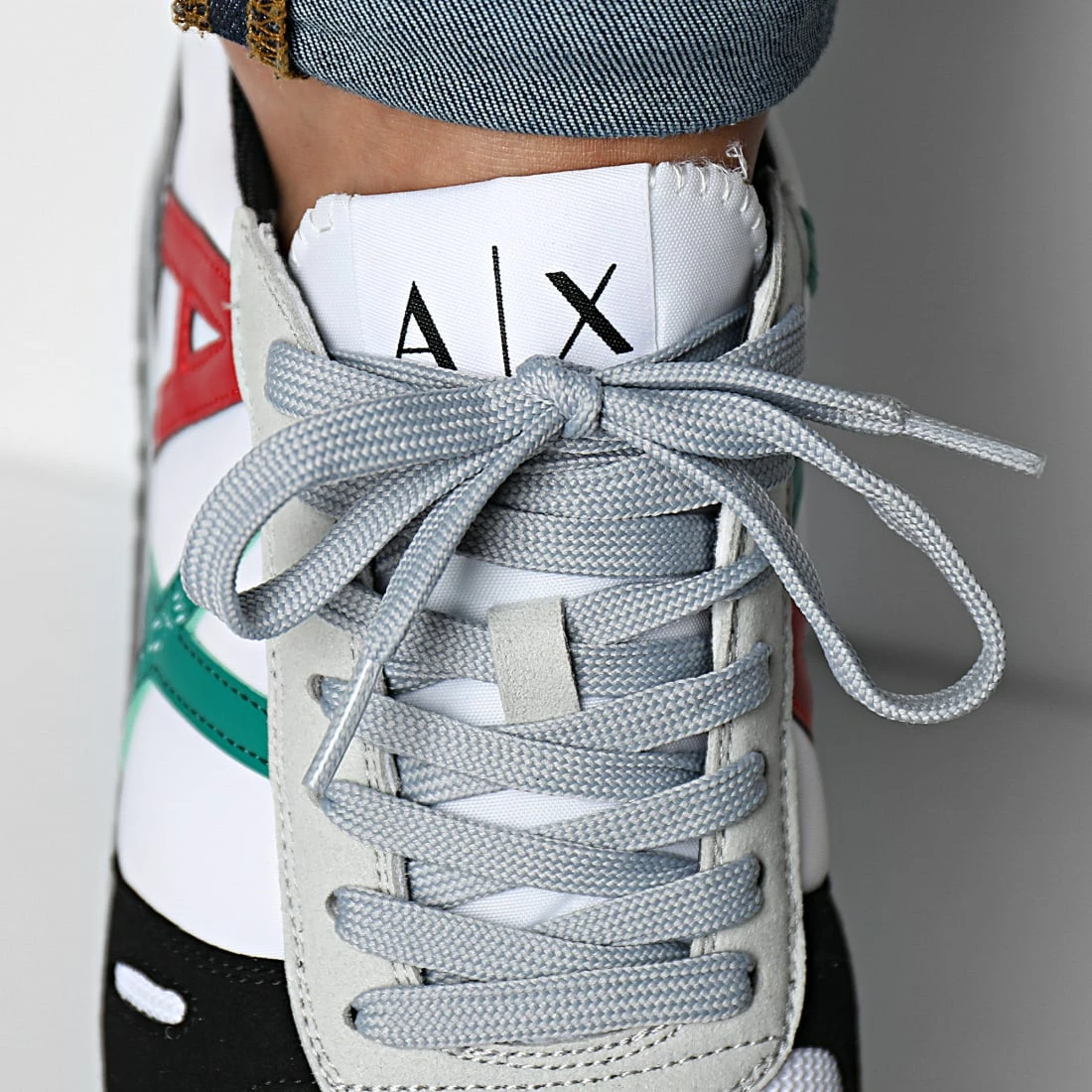 Budget 🔔 Baskets XUX017 XCC68 Optical White Multicolor de Armani Exchange 🌟 – Image 3