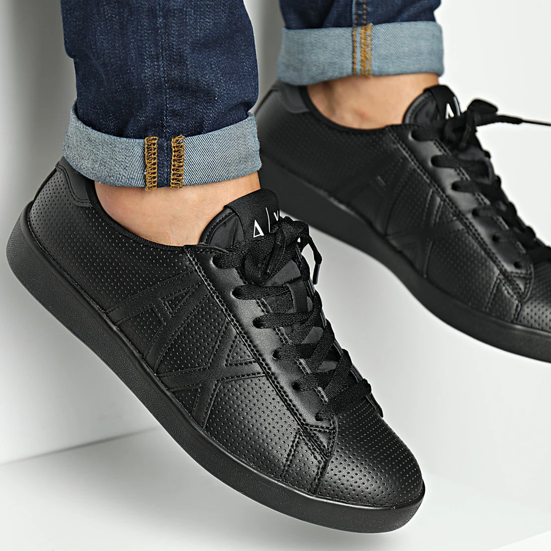 Bon marché 🥰 Baskets XUX016-XCC60 Black Black de Armani Exchange 🎁