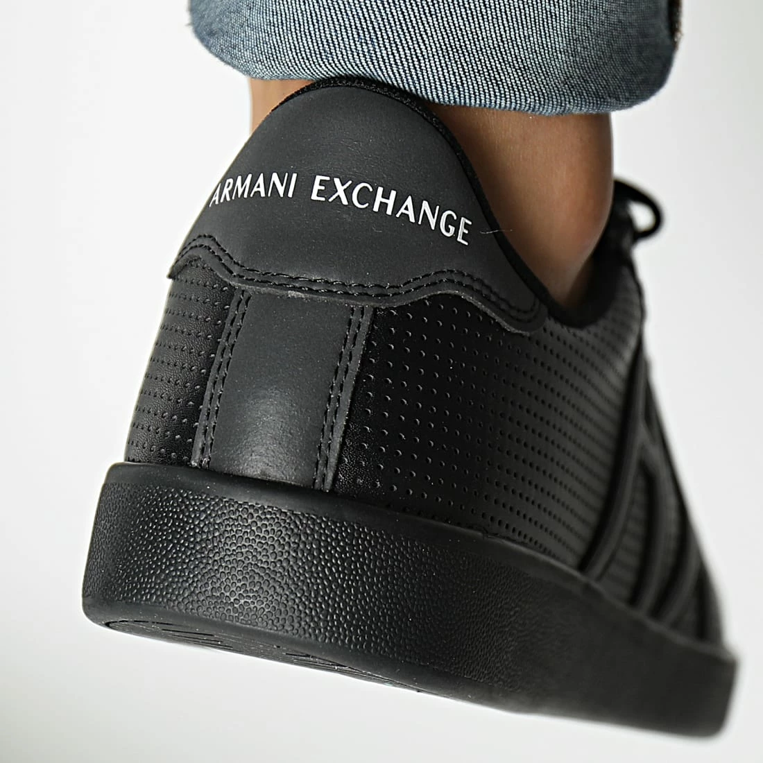 Bon marché 🥰 Baskets XUX016-XCC60 Black Black de Armani Exchange 🎁 – Image 4